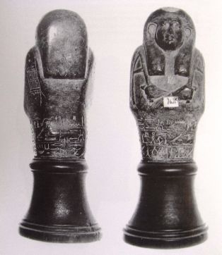 J. et L. Aubert, Statuettes funéraires égyptiennes, p.120, n°45, face et dos ; © Mathilde Champmartin